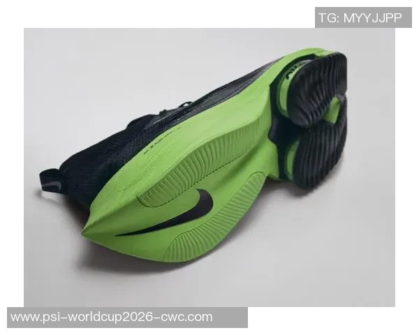耐克绿色足球鞋助力运动员展现卓越表现与环保理念的完美结合